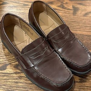 G.H.Bass &Co Boys dress loafers size 4